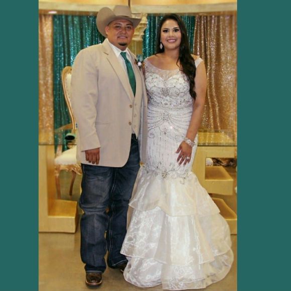 Meet your Posher, Claudia - Picture 1 of 1